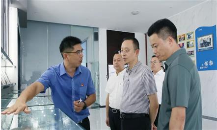 绵阳市委常委、、组织部部长莫怀学莅临008PG国际精工调研