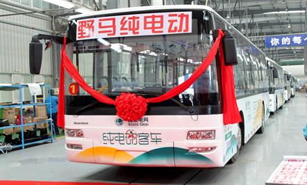川汽四辆纯电动公交车亮相成都陌头